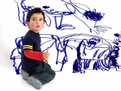 最新ホワイトボードは壁と一体型