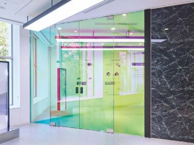 窓ガラスも模様替えできます！